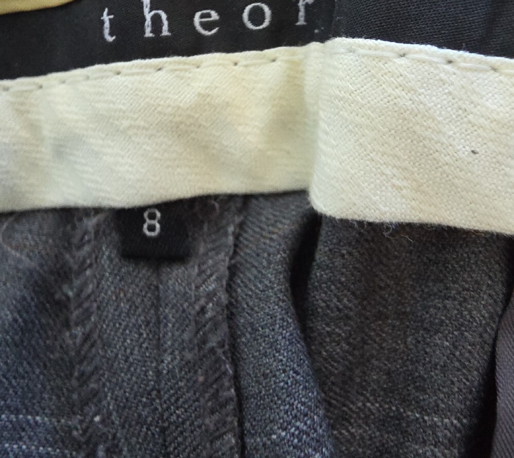 ๐Theory Light Wool Pants in Light Plaid Gray - Picture 4 of 12
